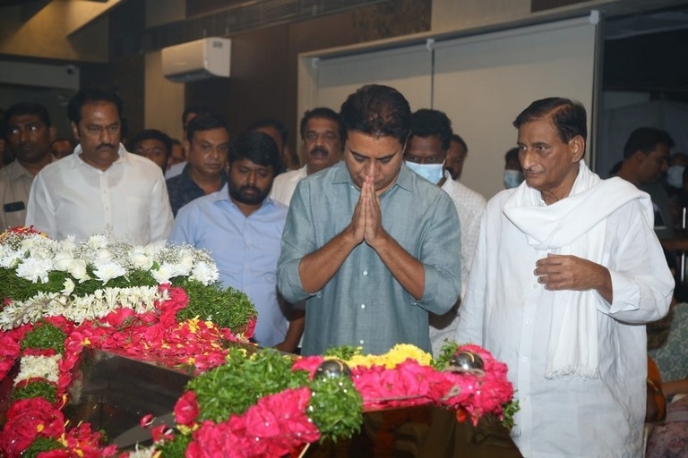 Mahesh Mother Indira Devi Condolences Photos - 12 / 36 photos