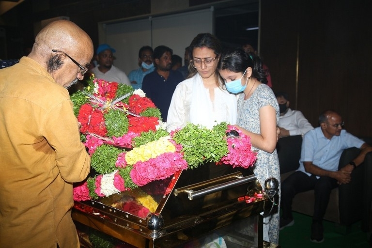 Mahesh Mother Indira Devi Condolences Photos - 16 / 36 photos