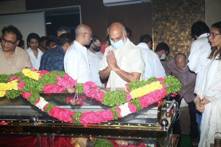 Mahesh Mother Indira Devi Condolences Photos - 20 / 36 photos