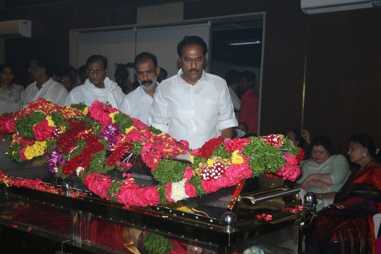 Mahesh Mother Indira Devi Condolences Photos - 23 / 36 photos