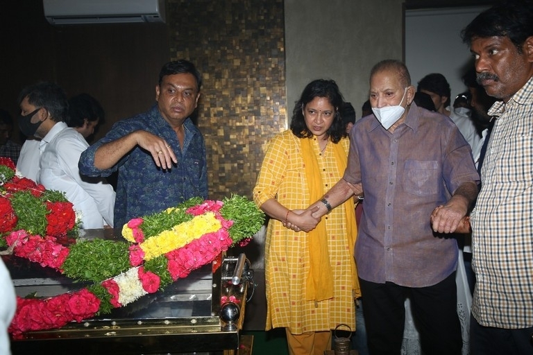 Mahesh Mother Indira Devi Condolences Photos - 29 / 36 photos
