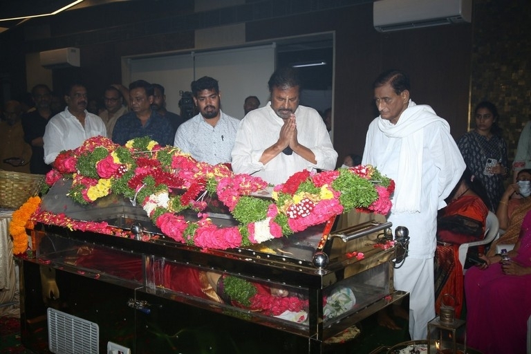 Mahesh Mother Indira Devi Condolences Photos - 30 / 36 photos