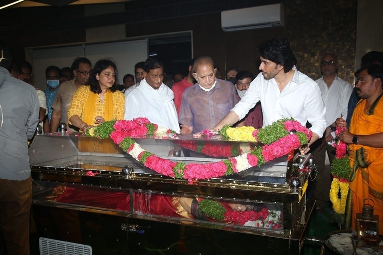 Mahesh Mother Indira Devi Condolences Photos - 33 / 36 photos
