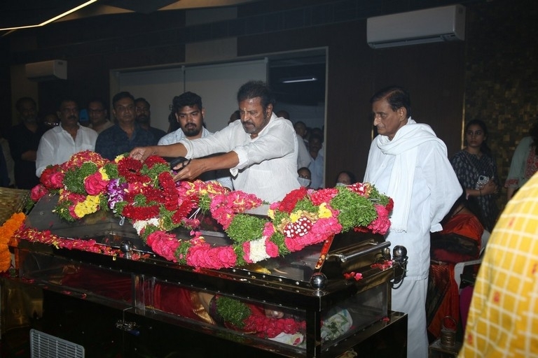 Mahesh Mother Indira Devi Condolences Photos - 34 / 36 photos