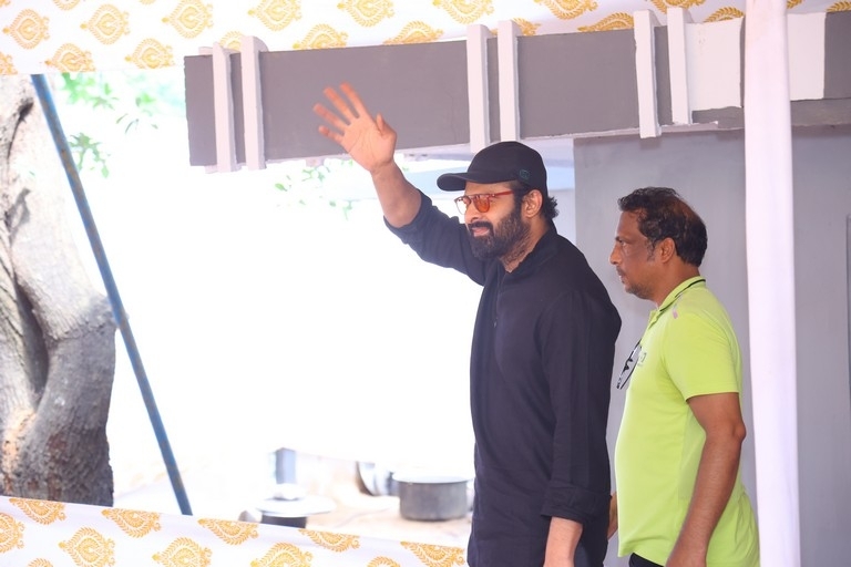 Prabhas and Krishnam Raju family at Mogalthuru - 8 / 19 photos