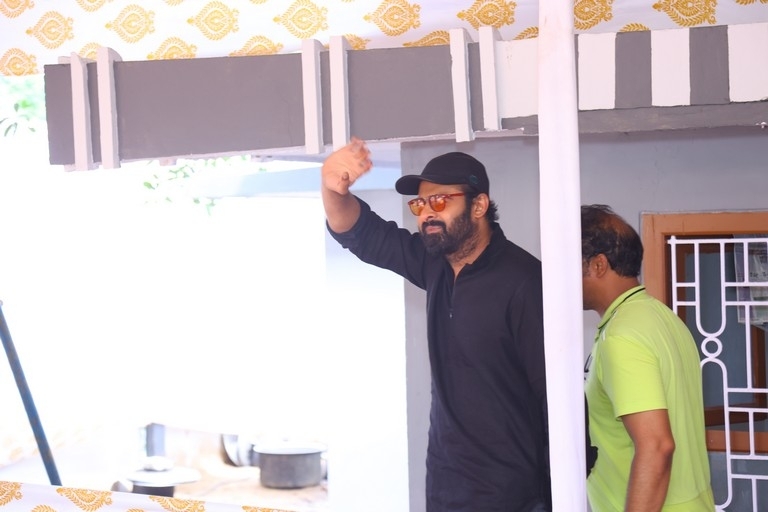 Prabhas and Krishnam Raju family at Mogalthuru - 14 / 19 photos