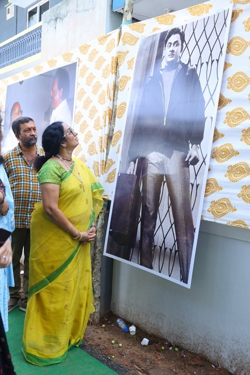 Prabhas and Krishnam Raju family at Mogalthuru - 18 / 19 photos