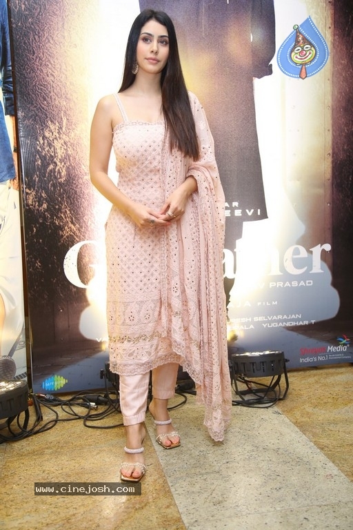 Warina Hussain Photos - Photo 13 of 15 - CineJosh