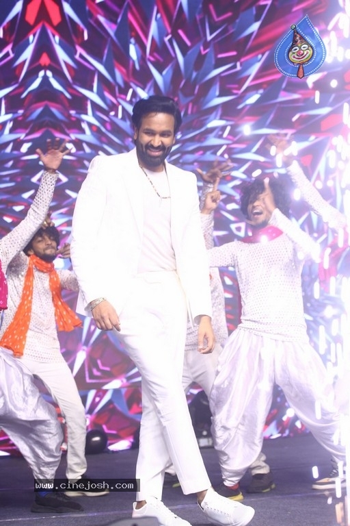 Ginna Movie Pre Release event - 9 / 38 photos