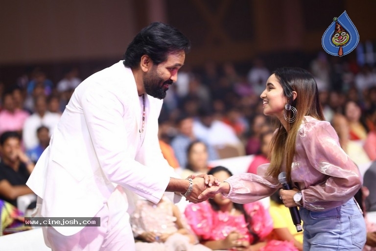 Ginna Movie Pre Release event - 13 / 38 photos
