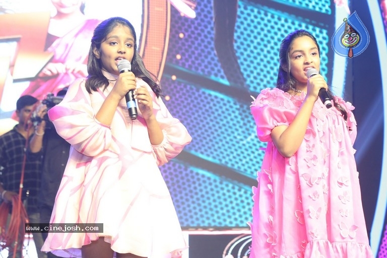 Ginna Movie Pre Release event - 34 / 38 photos