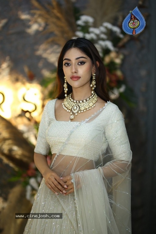Anu Emmanuel Launches SR Jewellery - 24 / 34 photos