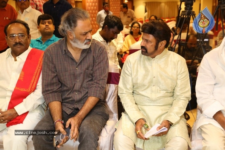 Felicitation of L Vijayalakshmi by Balakrishna - 1 / 21 photos