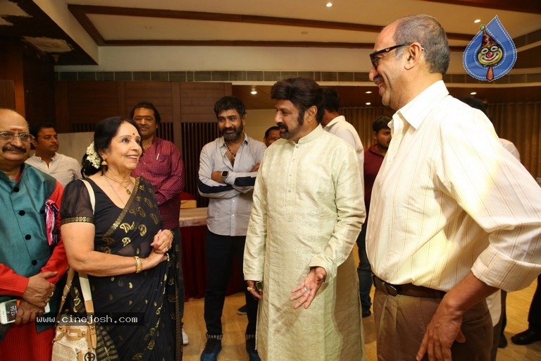 Felicitation of L Vijayalakshmi by Balakrishna - 11 / 21 photos