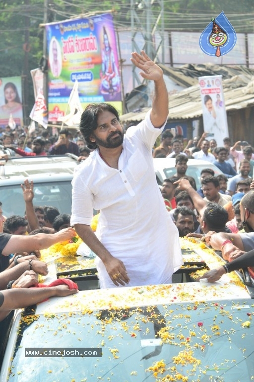 Pawan Kalyan at Vijayanagaram tour - 9 / 12 photos