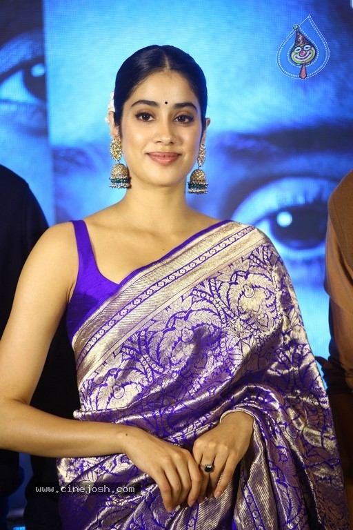 Janhvi Kapoor Pics - 14 / 21 photos