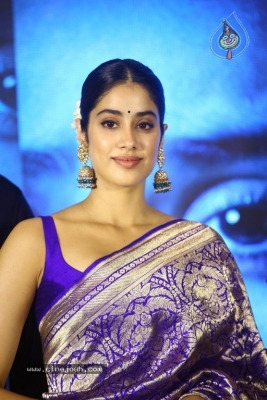 Janhvi Kapoor Pics - 11 of 21