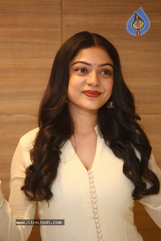 Varsha Bollamma Photos - 17 / 21 photos