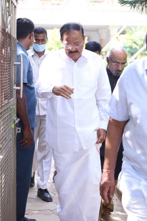 Celebs Pay Condolences to Superstar Krishna 02 - 9 / 113 photos