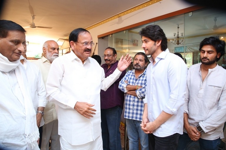 Celebs Pay Condolences to Superstar Krishna 02 - 10 / 113 photos