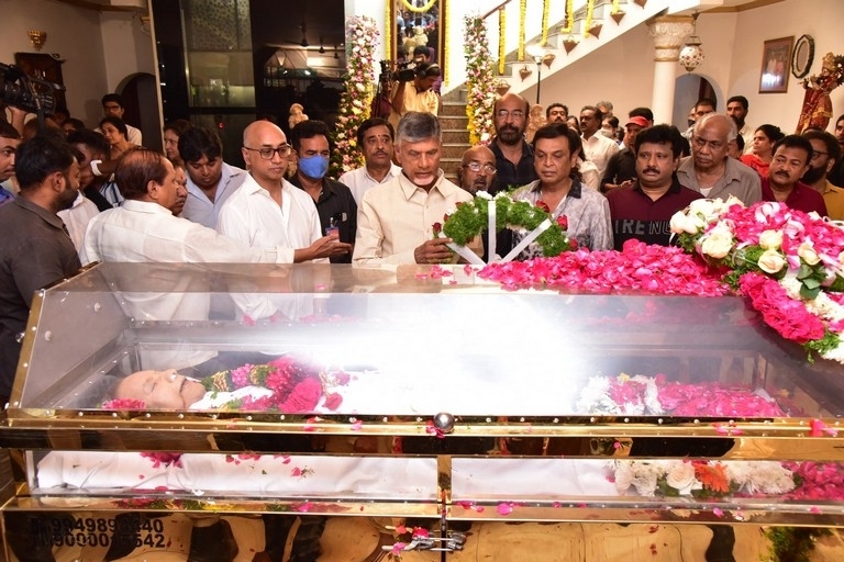 Celebs Pay Condolences to Superstar Krishna 02 - 20 / 113 photos