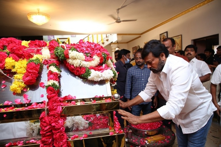 Celebs Pay Condolences to Superstar Krishna 02 - 23 / 113 photos