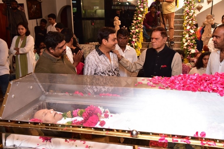 Celebs Pay Condolences to Superstar Krishna 02 - 28 / 113 photos