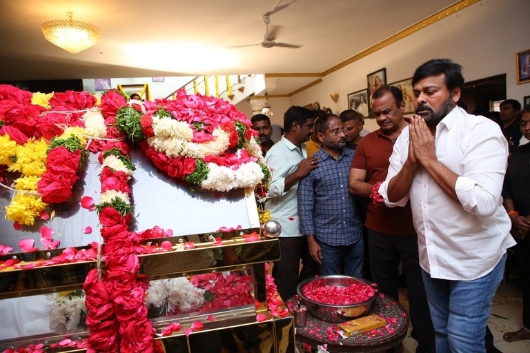 Celebs Pay Condolences to Superstar Krishna 02 - 31 / 113 photos