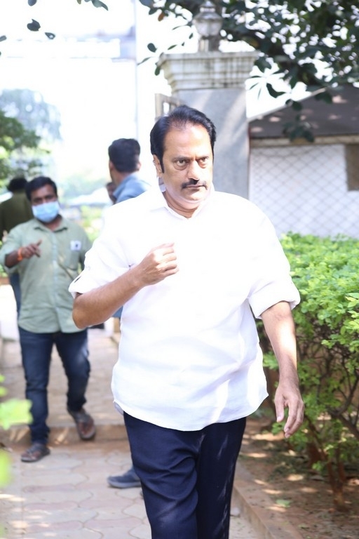 Celebs Pay Condolences to Superstar Krishna 02 - 37 / 113 photos