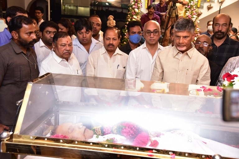 Celebs Pay Condolences to Superstar Krishna 02 - 40 / 113 photos