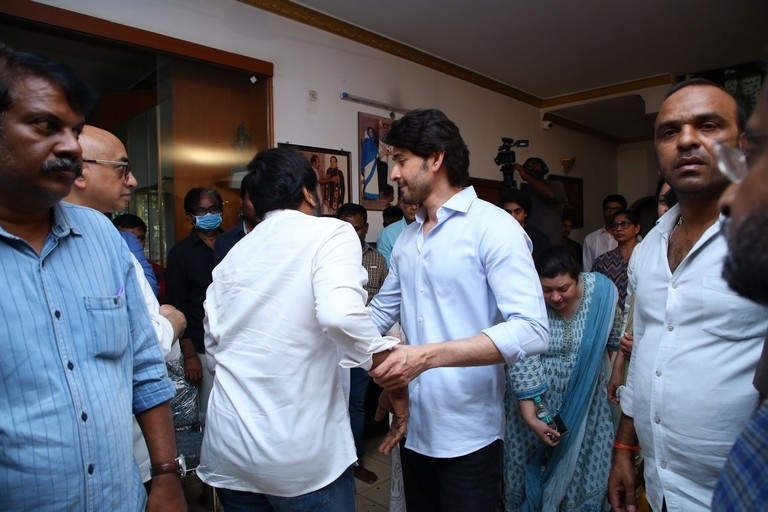 Celebs Pay Condolences to Superstar Krishna 02 - 41 / 113 photos