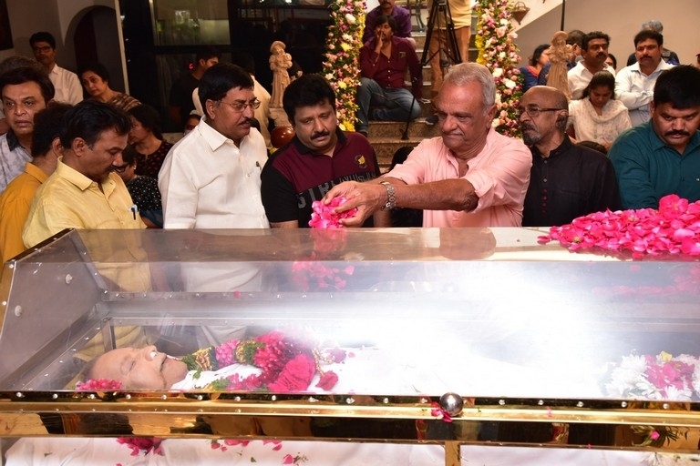 Celebs Pay Condolences to Superstar Krishna 02 - 42 / 113 photos