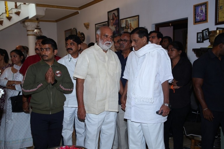 Celebs Pay Condolences to Superstar Krishna 02 - 52 / 113 photos