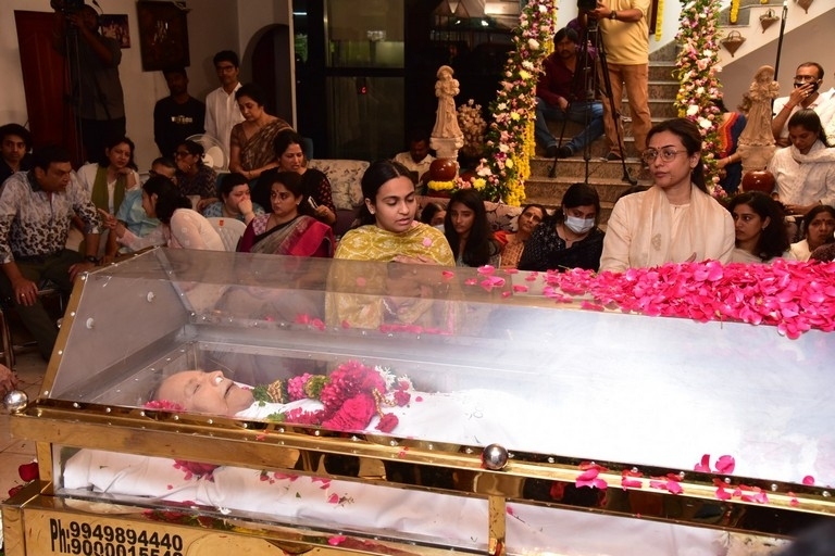 Celebs Pay Condolences to Superstar Krishna 02 - 55 / 113 photos