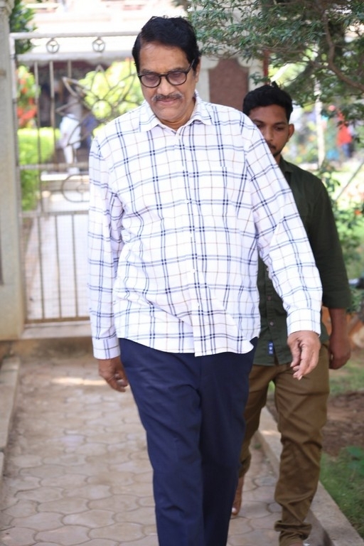 Celebs Pay Condolences to Superstar Krishna 02 - 66 / 113 photos