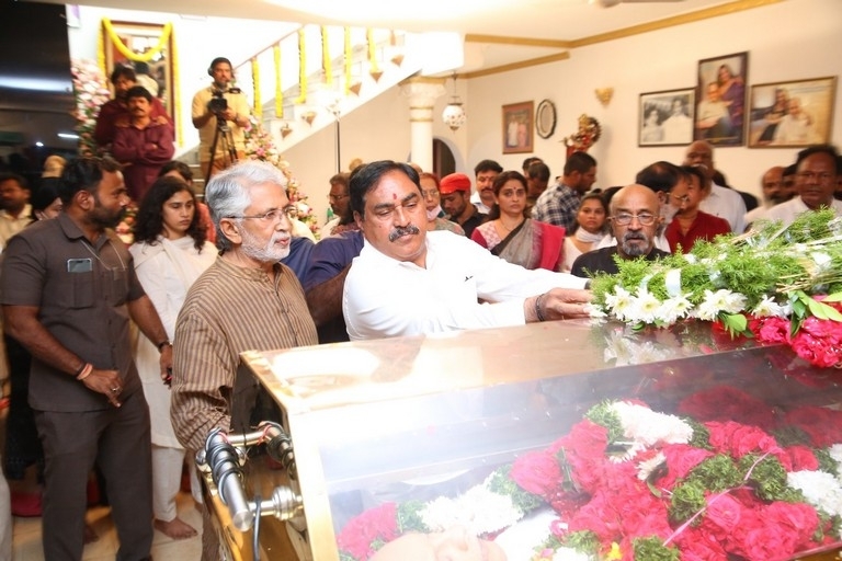 Celebs Pay Condolences to Superstar Krishna 02 - 71 / 113 photos