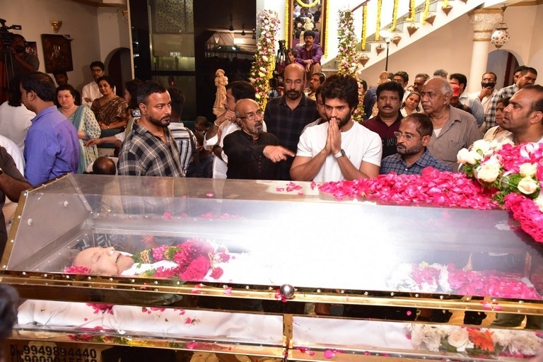 Celebs Pay Condolences to Superstar Krishna 02 - 73 / 113 photos