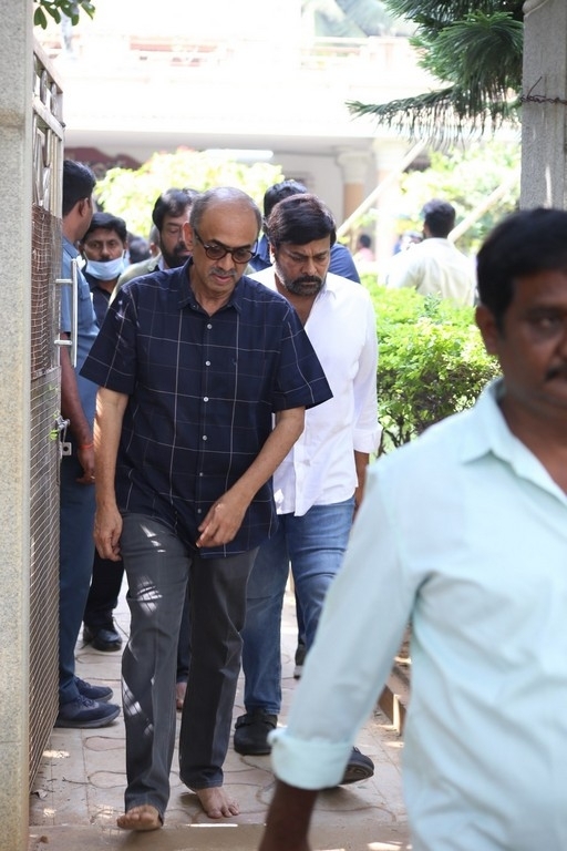 Celebs Pay Condolences to Superstar Krishna 02 - 83 / 113 photos