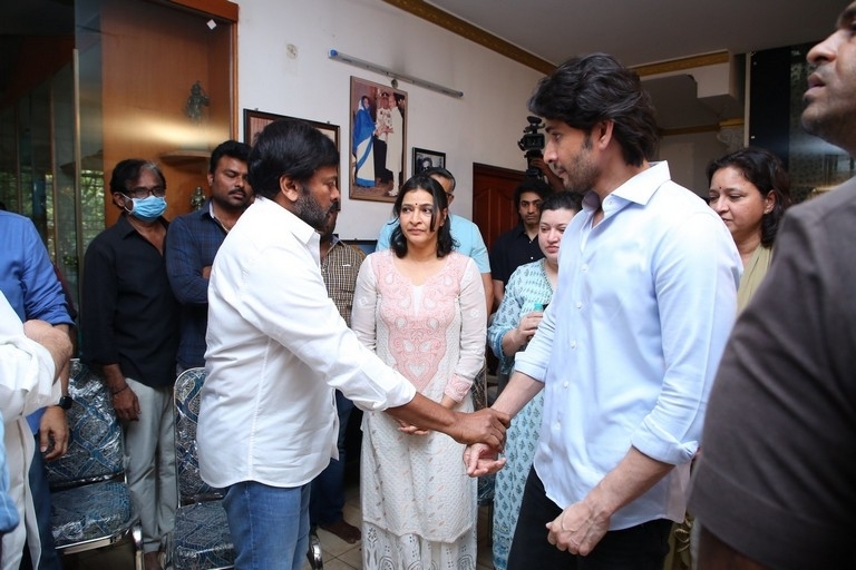 Celebs Pay Condolences to Superstar Krishna 02 - 84 / 113 photos