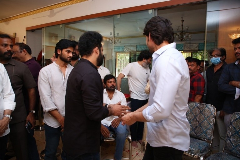 Celebs Pay Condolences to Superstar Krishna 02 - 85 / 113 photos