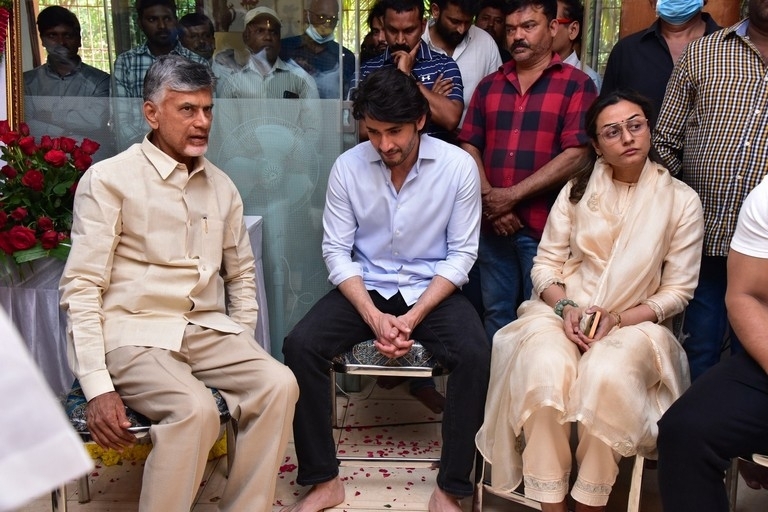 Celebs Pay Condolences to Superstar Krishna 02 - 86 / 113 photos