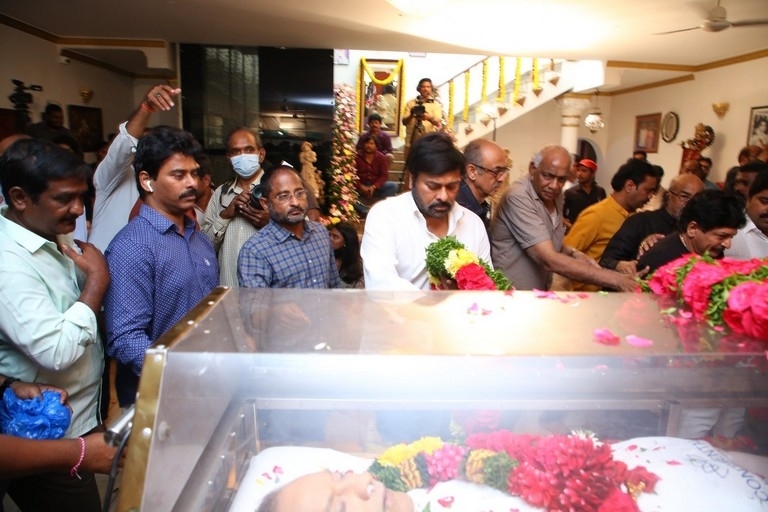 Celebs Pay Condolences to Superstar Krishna 02 - 87 / 113 photos