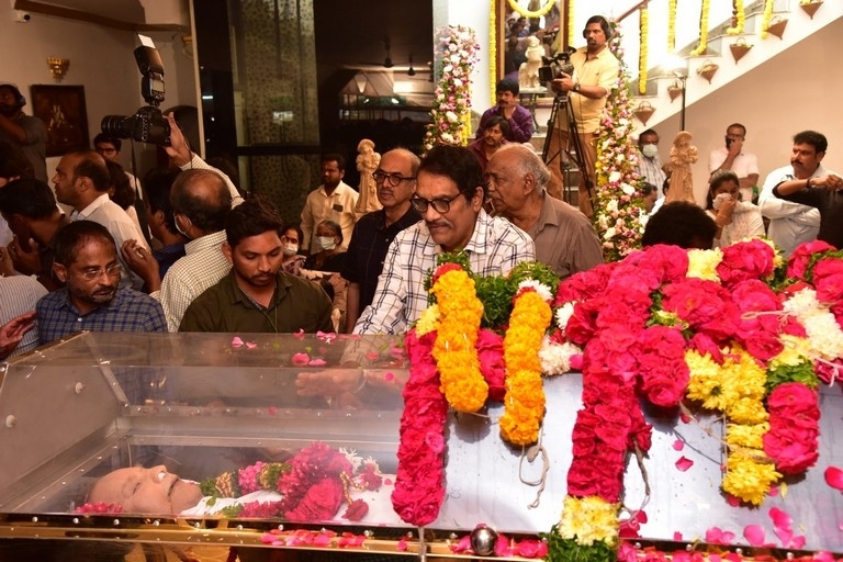 Celebs Pay Condolences to Superstar Krishna 02 - 88 / 113 photos