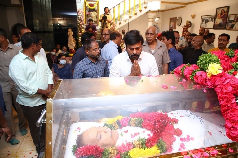 Celebs Pay Condolences to Superstar Krishna 02 - 94 / 113 photos