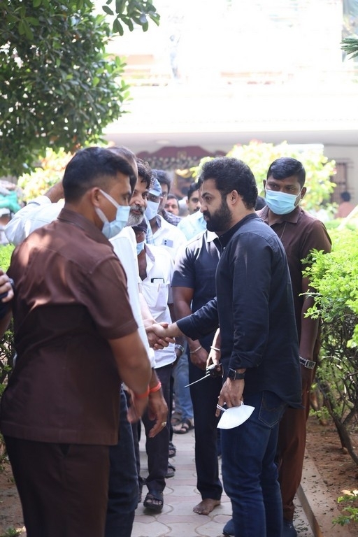 Celebs Pay Condolences to Superstar Krishna 02 - 95 / 113 photos