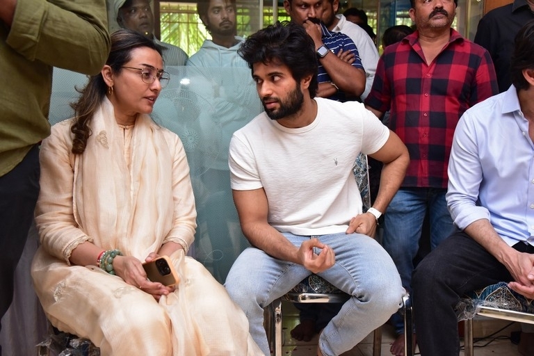 Celebs Pay Condolences to Superstar Krishna 02 - 96 / 113 photos
