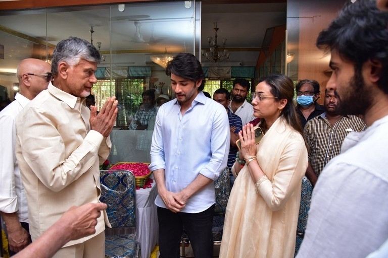 Celebs Pay Condolences to Superstar Krishna 02 - 98 / 113 photos