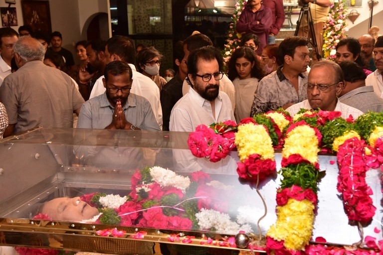Celebs Pay Condolences to Superstar Krishna 02 - 100 / 113 photos