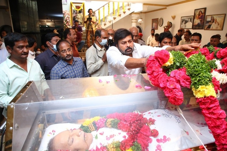 Celebs Pay Condolences to Superstar Krishna 02 - 101 / 113 photos