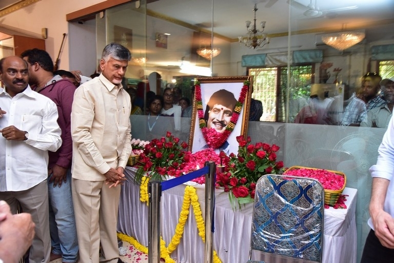 Celebs Pay Condolences to Superstar Krishna 02 - 104 / 113 photos